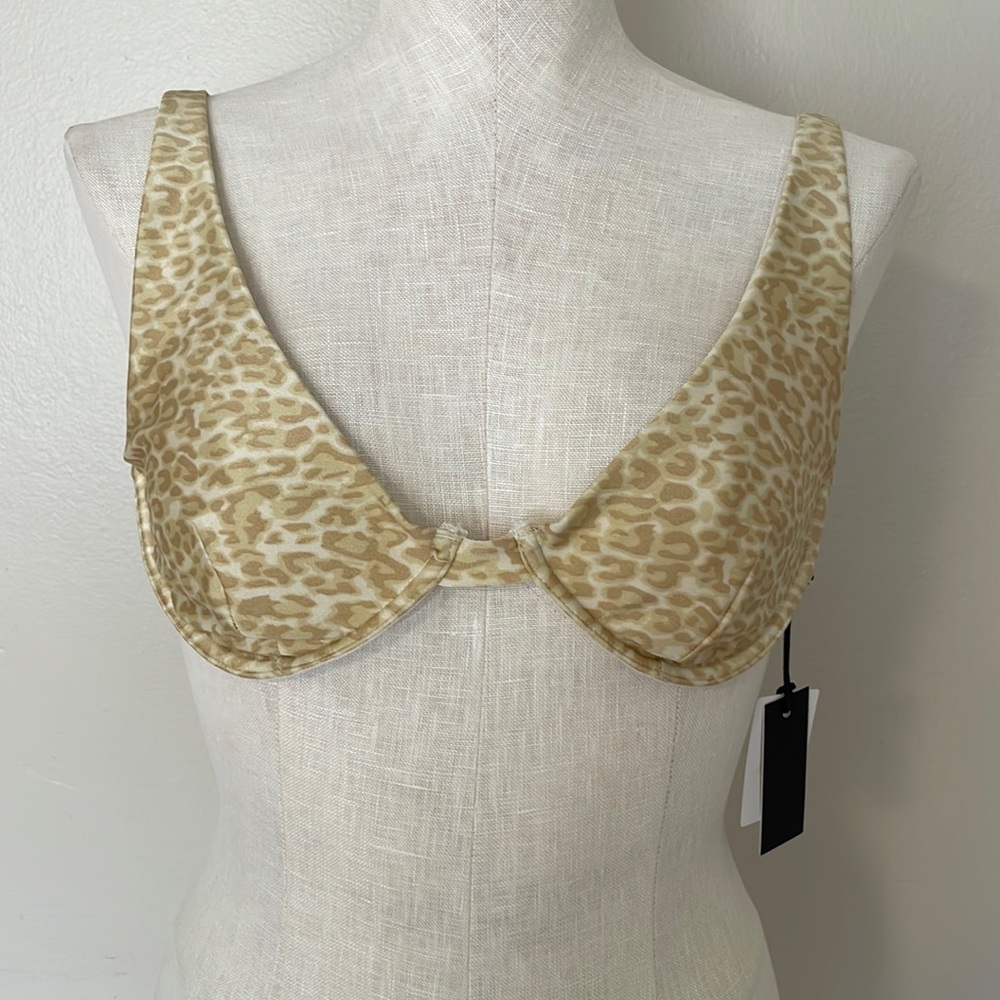 NWT Kendall + Kylie Bikini Top. Large